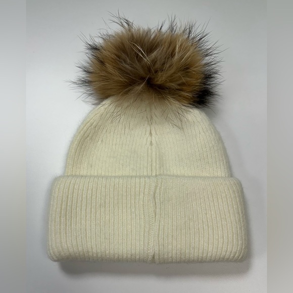 Elegant NWT Cherie Bliss Cream Knit Hat with Faux Fur Pom - Picture 2 of 8